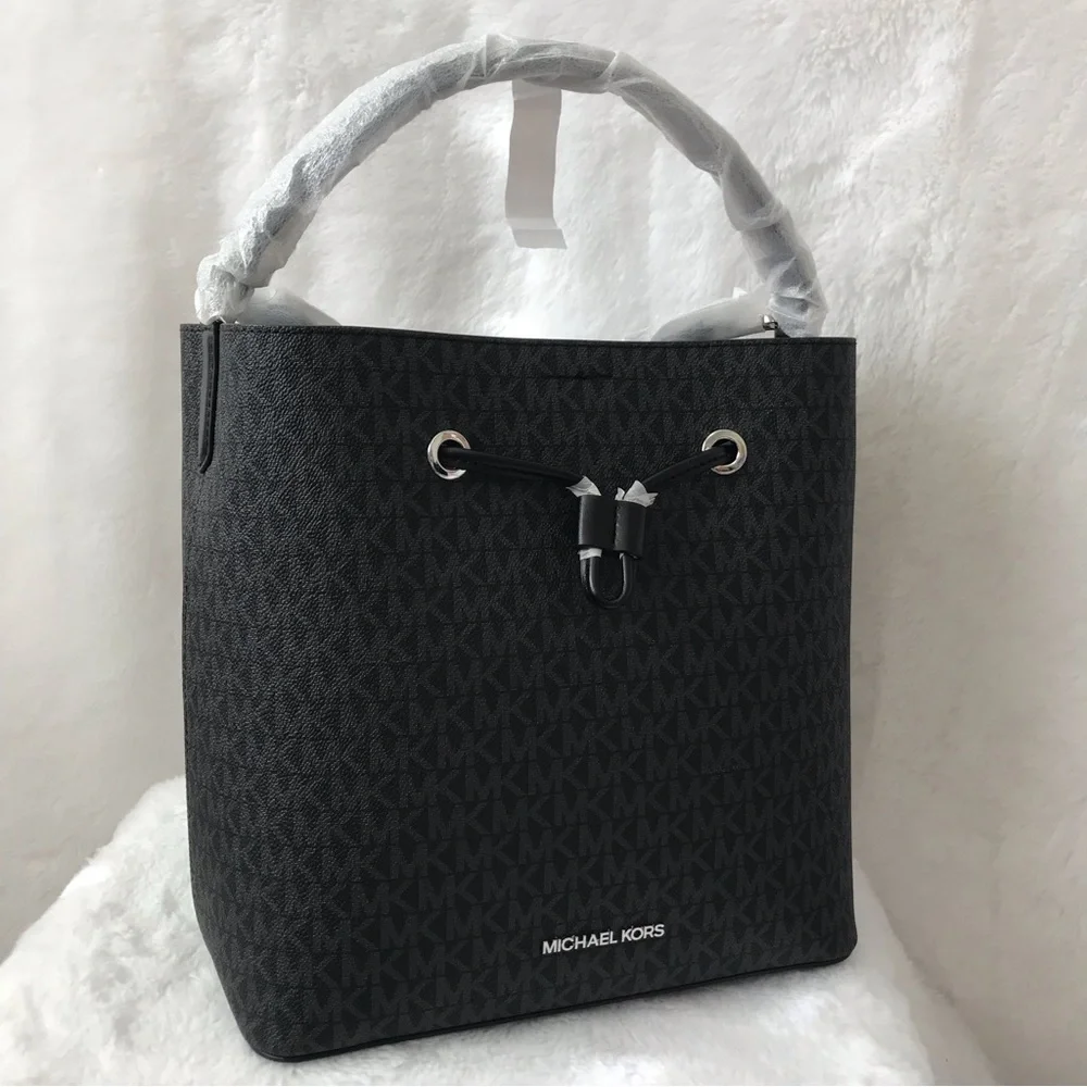 Michael Kors backpack and wallet - Picture 4 of 15